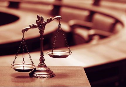 Authoritative precedents and persuasive precedents.