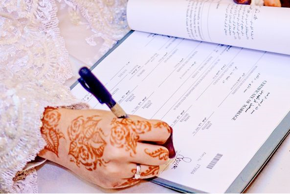 6. Explain the incidents of Muta Marriage under Sunni law and Shia law?